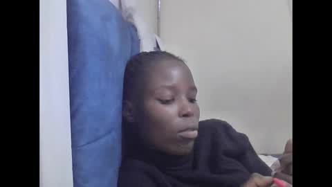 pretty_petite_ebony online show from April 17, 1:19 am