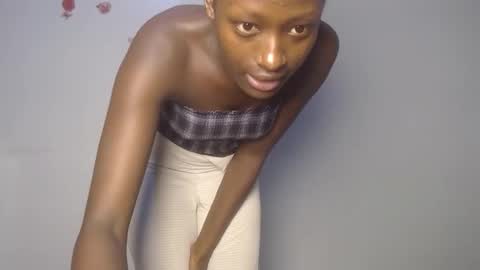 pretty_petitebody online show from September 28, 5:22 pm