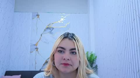 pretty_tay online show from April 29, 11:37 am