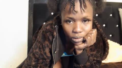 Vee online show from November 27, 7:43 pm