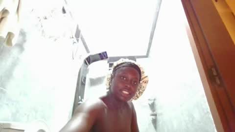 prettydulce online show from June 14, 2:35 am
