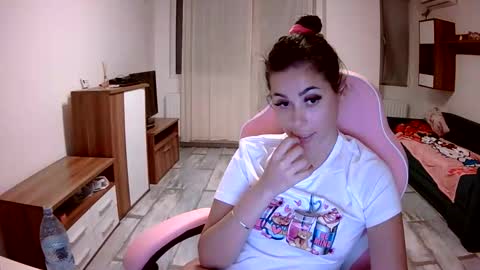 prettyjulliette online show from September 11, 6:20 pm