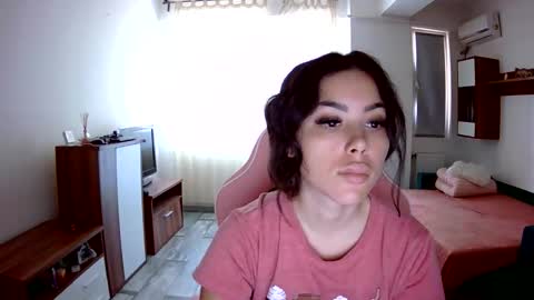 prettyjulliette online show from September 28, 10:35 am