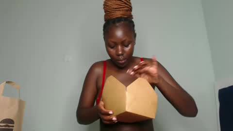 Snapshot of prettyliz1999 chatting on February 15, 8:33 am Lizzy online show from February 15, 8:33 am