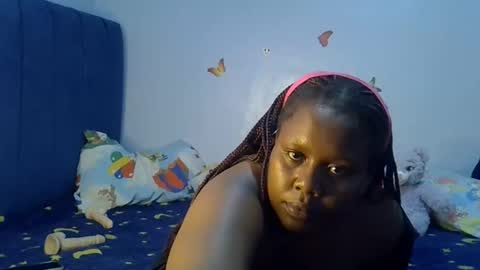 prettymel1 online show from April 12, 7:51 pm