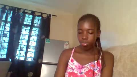 Snapshot of prettyzuzu chatting on October 20, 7:02 am prettyzuzu online show from October 20, 7:02 am