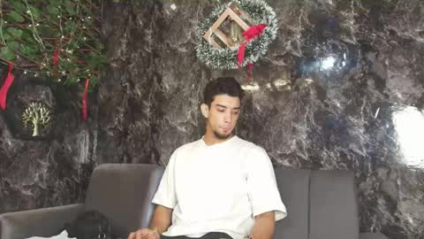 prince_arthur77 online show from December 20, 2:35 pm