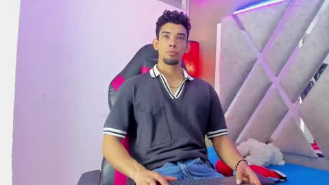 prince_arthur77 online show from December 19, 2:23 pm