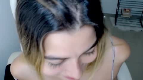 Snapshot of princess_19x chatting on March 7, 5:29 am valery dollx online show from March 7, 5:29 am
