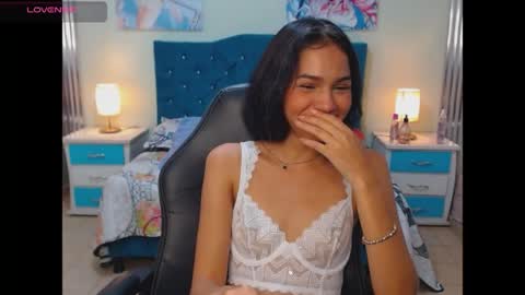 princess_skinny18 online show from April 1, 9:34 pm