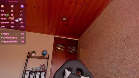 Cori online show from December 5, 5:01 pm