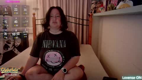 Snapshot of princesslux18 chatting on January 6, 8:39 pm Lux Alot Luxi online show from January 6, 8:39 pm