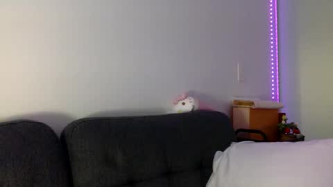 PrincessPinky444 online show from April 13, 5:33 am