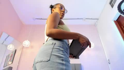 priscila_cooper_ online show from April 1, 4:15 pm