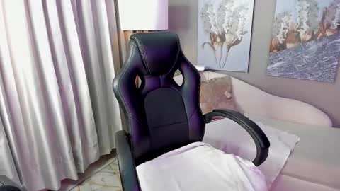 Snapshot of priya_rose chatting on February 22, 9:37 pm Priya Rose online show from February 22, 9:37 pm
