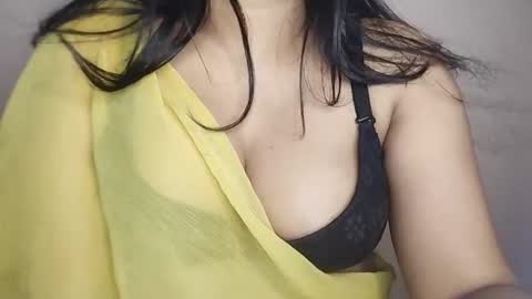 priyu_ online show from December 4, 8:41 pm