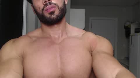 promuscles4u online show from December 18, 11:08 pm