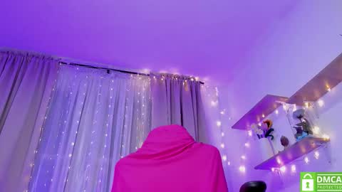    INDEPENDENT MODEL online show from February 4, 4:27 am