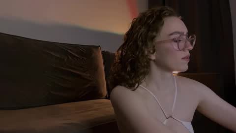 Marie online show from February 19, 1:29 am