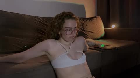 Marie online show from February 19, 4:44 am