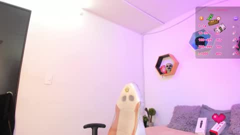 Snapshot of purple_slut_ chatting on October 16, 3:50 am Anna online show from October 16, 3:50 am
