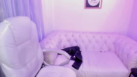 Snapshot of purple_slut_ chatting on February 28, 11:56 pm Anna online show from February 28, 11:56 pm
