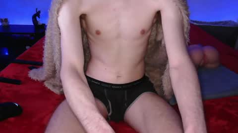 Snapshot of pussylover2182 chatting on March 8, 9:17 am pussylover2182 online show from March 8, 9:17 am