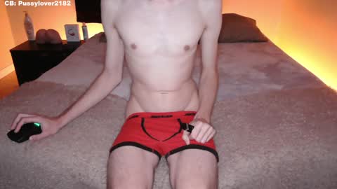 Snapshot of pussylover2182 chatting on October 4, 4:43 am pussylover2182 online show from October 4, 4:43 am