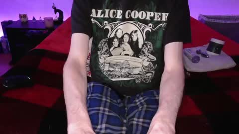 Snapshot of pussylover2182 chatting on February 2, 5:32 am pussylover2182 online show from February 2, 5:32 am