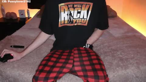 Snapshot of pussylover2182 chatting on September 27, 3:37 am pussylover2182 online show from September 27, 3:37 am