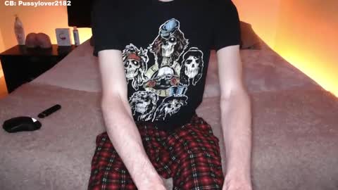 Snapshot of pussylover2182 chatting on October 3, 4:32 am pussylover2182 online show from October 3, 4:32 am