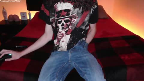 Snapshot of pussylover2182 chatting on September 24, 4:08 am pussylover2182 online show from September 24, 4:08 am