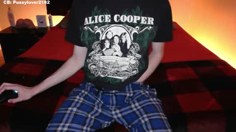 Snapshot of pussylover2182 chatting on October 27, 3:17 am pussylover2182 online show from October 27, 3:17 am