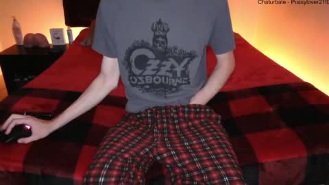 Snapshot of pussylover2182 chatting on September 22, 4:05 am pussylover2182 online show from September 22, 4:05 am