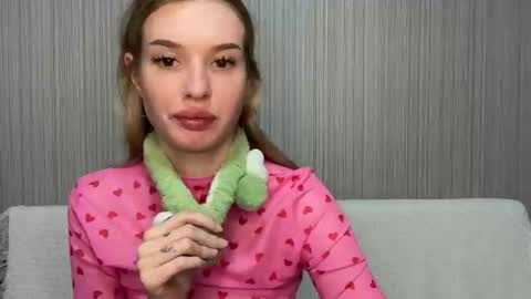 Lina online show from November 19, 5:45 pm