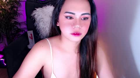 qt_luna18 online show from December 4, 11:52 pm