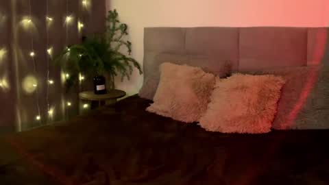 Snapshot of qt_nymph chatting on December 6, 10:24 pm Ariel online show from December 6, 10:24 pm