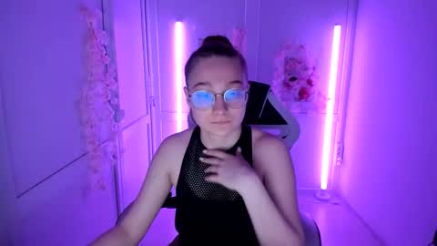 Amelie online show from May 22, 9:05 am