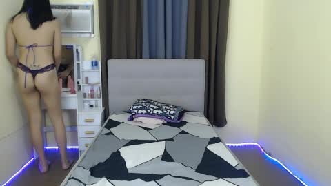 queen bella online show from April 11, 11:14 am