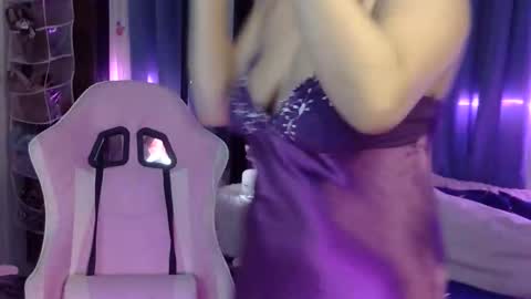 Snapshot of queen_kur chatting on October 11, 3:48 pm QueenHennessy online show from October 11, 3:48 pm
