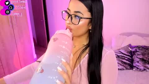 Snapshot of queen_liana chatting on December 14, 4:56 am Liana  online show from December 14, 4:56 am