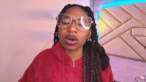 Snapshot of queen_perla_ chatting on October 17, 9:08 pm online show from October 17, 9:08 pm