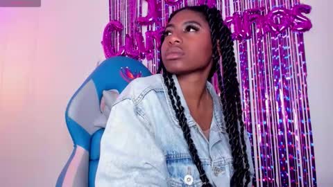 Snapshot of queen_perla_ chatting on October 19, 12:32 pm online show from October 19, 12:32 pm