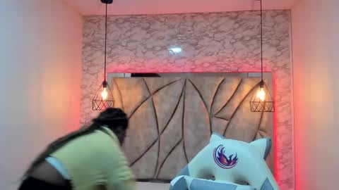 Snapshot of queen_perla_ chatting on February 22, 11:46 am online show from February 22, 11:46 am