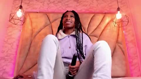 Snapshot of queen_perla_ chatting on March 4, 5:03 pm online show from March 4, 5:03 pm