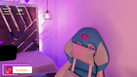 Snapshot of queen_perla_ chatting on September 22, 11:58 am online show from September 22, 11:58 am