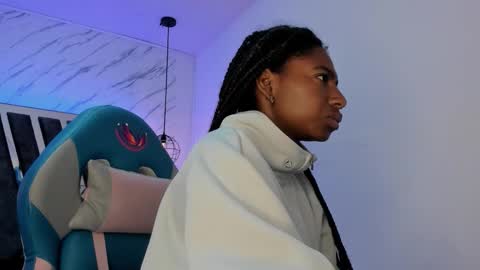Snapshot of queen_perla_ chatting on September 24, 11:17 am online show from September 24, 11:17 am