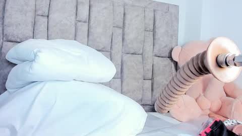 queen_yully online show from November 24, 8:40 pm