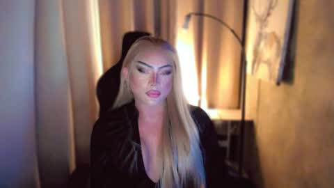 Snapshot of queenarthalia chatting on February 18, 4:47 pm ARTHA online show from February 18, 4:47 pm