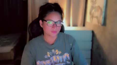 Snapshot of queenarthalia chatting on October 12, 7:01 am ARTHA online show from October 12, 7:01 am